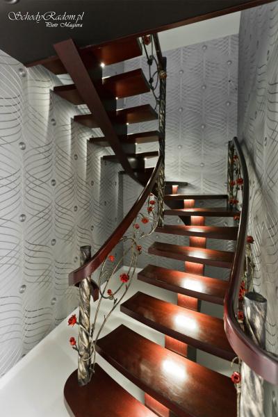 Schody gięte, kute tralki, galeria G09