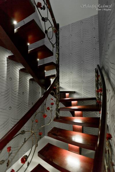 Schody gięte, kute tralki, galeria G09
